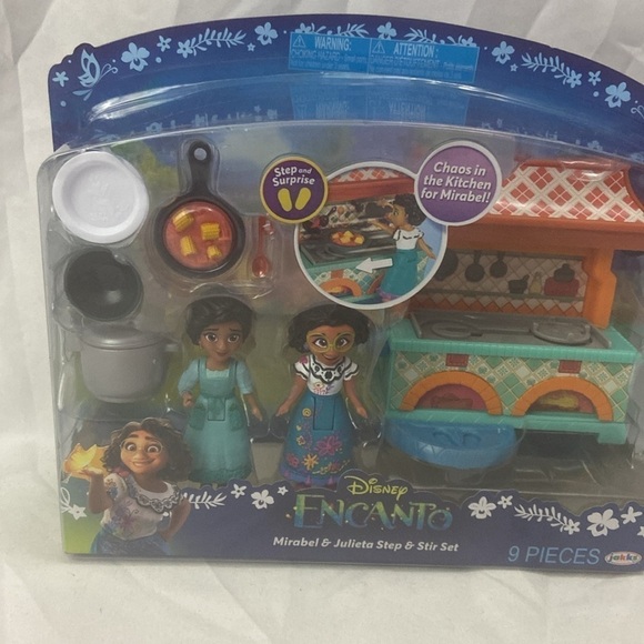 Disney Encanto Mirabel & Julieta Step & Stir Small Doll Kitchen Playset NIB - Picture 4 of 6